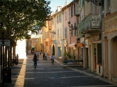 Magnifique Studio Au Coeur Historique De Fréjus エクステリア 写真